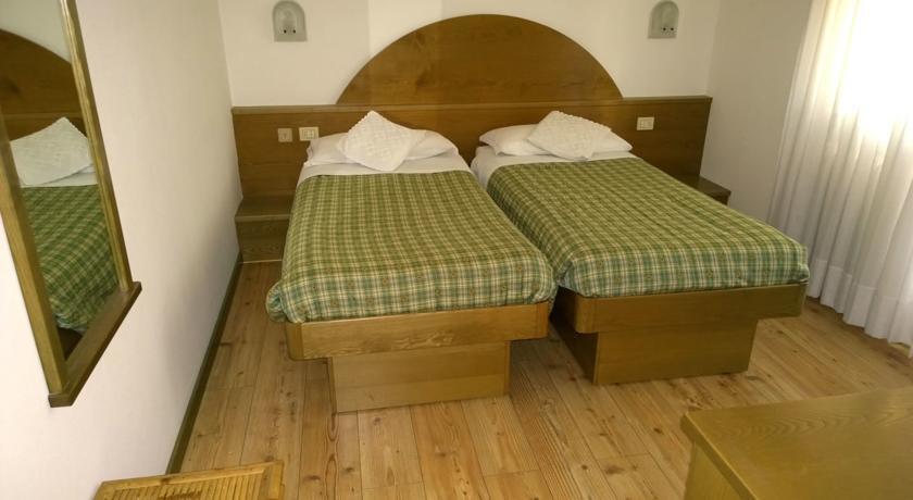 La Felce Bed & Breakfast Carisolo Pokój zdjęcie