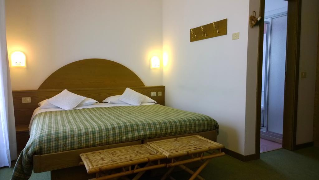 La Felce Bed & Breakfast Carisolo Pokój zdjęcie